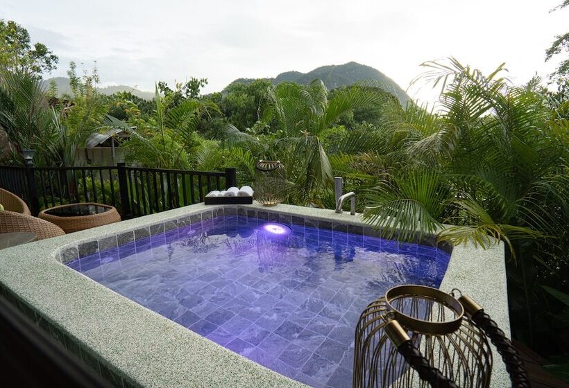 استراحتگاه The Hidden Village Khao Yai