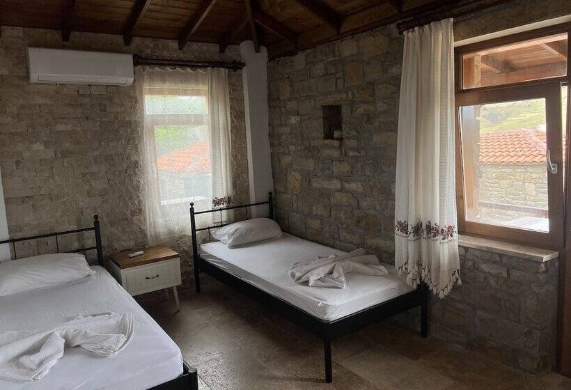 تختخواب و صبحانه Theia Boutique