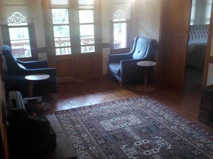 مبيت وإفطار Utku Konağı