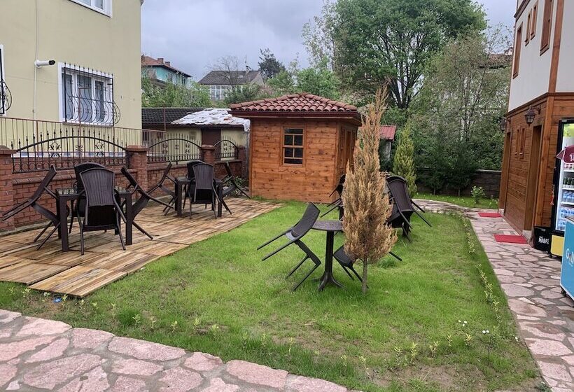 مبيت وإفطار Utku Konağı