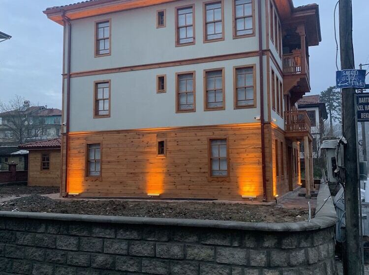 مبيت وإفطار Utku Konağı