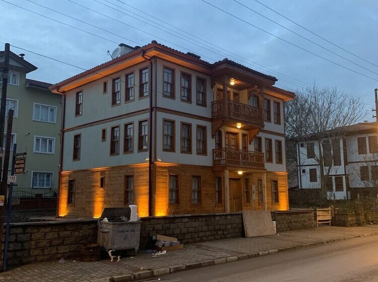 مبيت وإفطار Utku Konağı