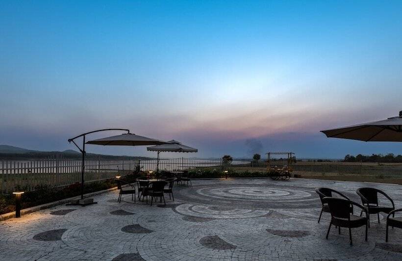 ホテル Parijat Lake Resort By Goldmark, Madhai  Satpura National Park