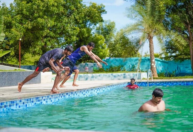 Kaadgal Resort