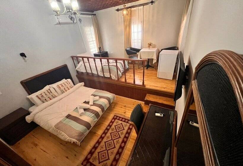 پانسیون Tarihi Sarı Konak