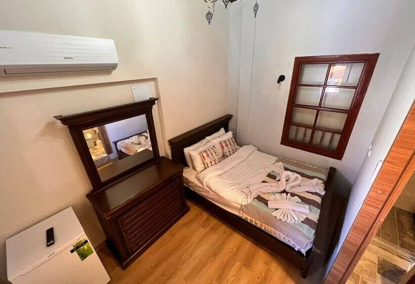 پانسیون Tarihi Sarı Konak