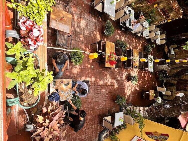 پانسیون Tarihi Sarı Konak