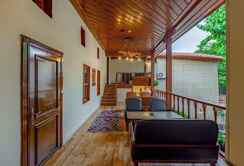 پانسیون Tarihi Sarı Konak