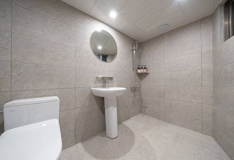 Aank Hotel Guri