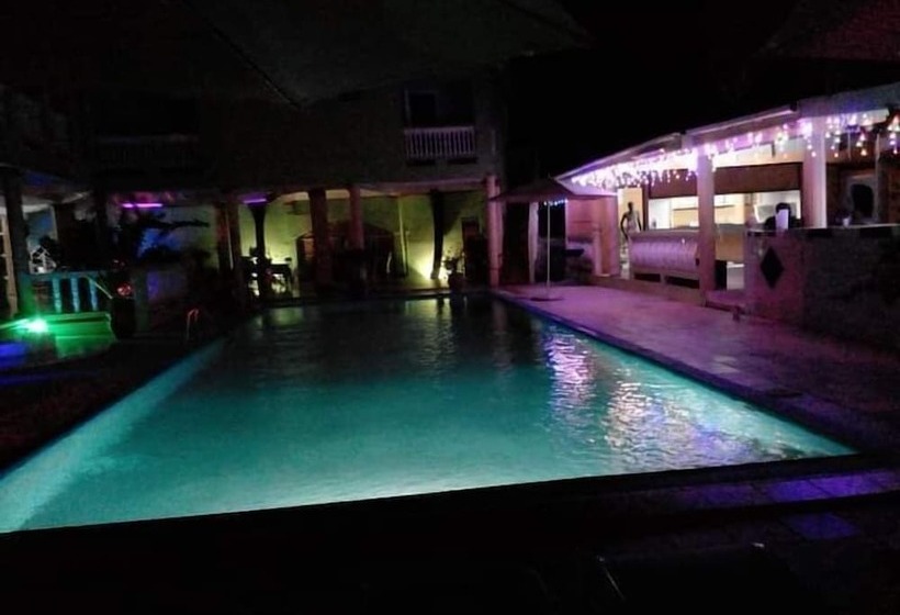 Bay Heights Escape