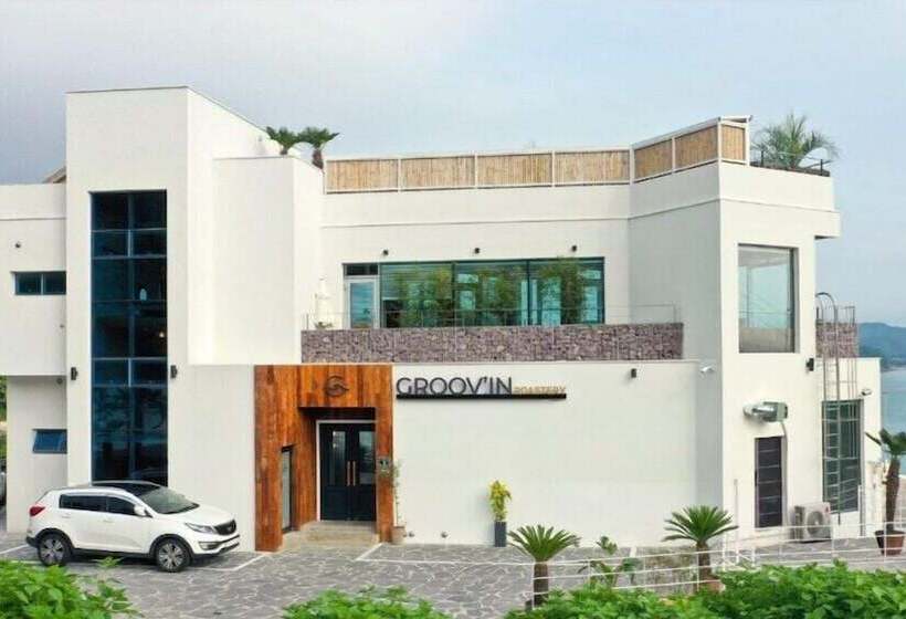 Groove In Cafe Pension