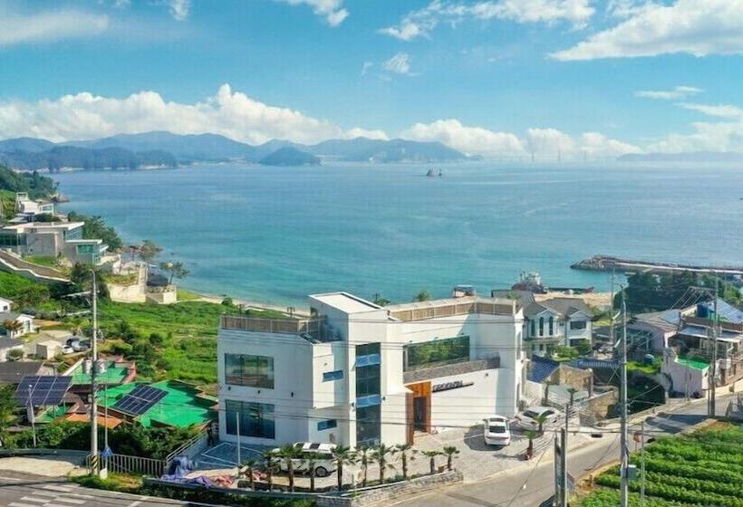 Groove In Cafe Pension