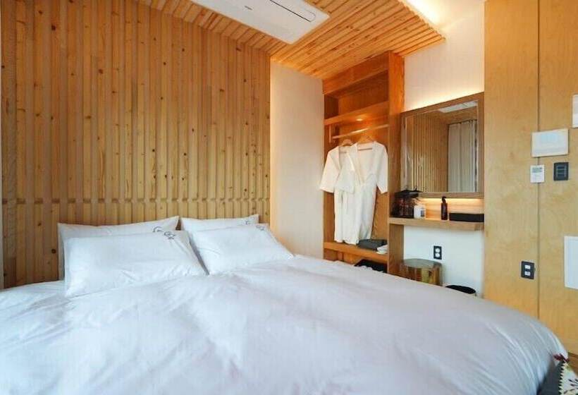 Groove In Cafe Pension