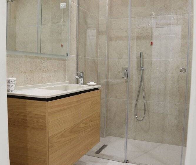 هتل B&b Champagne Vlore Bay