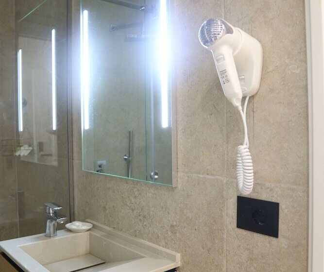 هتل B&b Champagne Vlore Bay