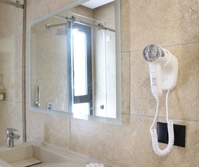 هتل B&b Champagne Vlore Bay