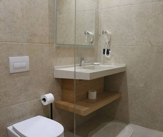هتل B&b Champagne Vlore Bay