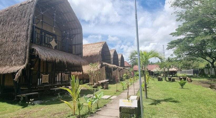 בית מלון כפרי Mahkota Atia Bungallow