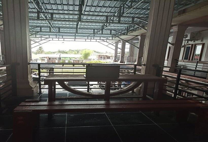 فندق Merah House By Oyo