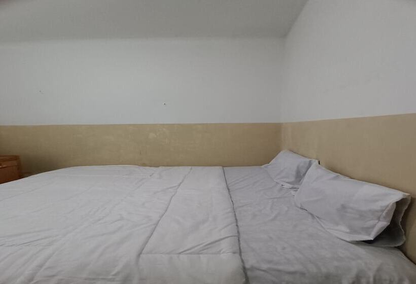 فندق Merah House By Oyo