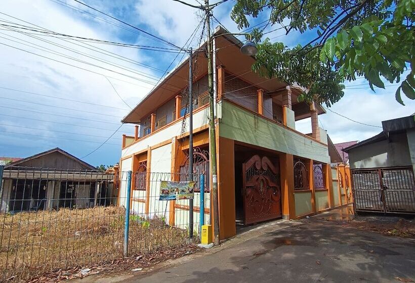 هتل Spot On 92458 Azeela Kost Syariah