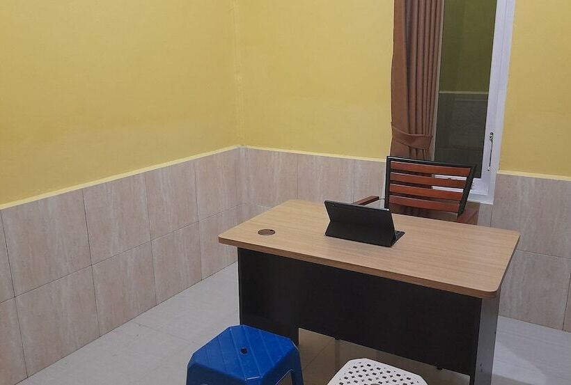 هتل Spot On 92458 Azeela Kost Syariah