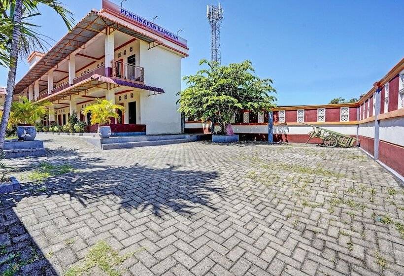 בית מלון כפרי Spot On 92527 Penginapan Kangean Syariahneartaman Merdeka Kalianget