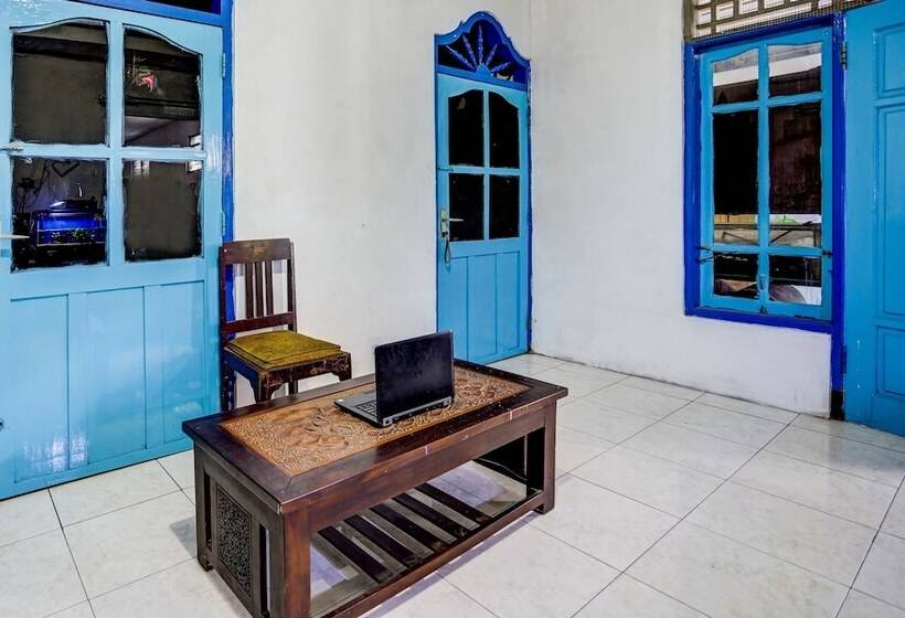 هتل Spot On 92595 Umi Homestay Syariah