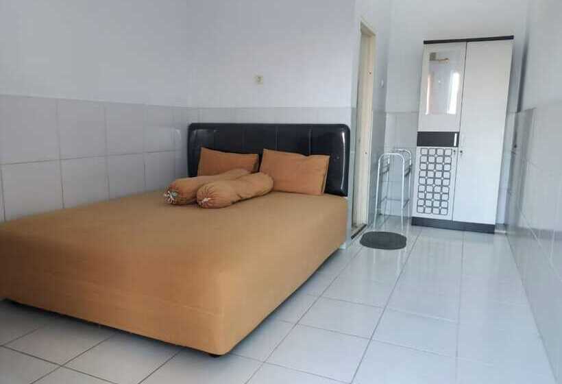 هتل Spot On 92730 Lili Kost Syariahnearketapang Royal City