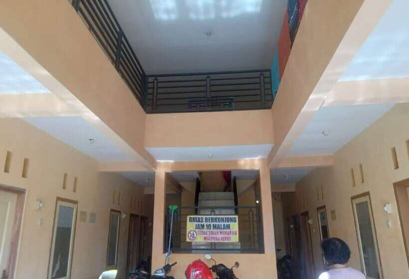 هتل Spot On 92730 Lili Kost Syariahnearketapang Royal City
