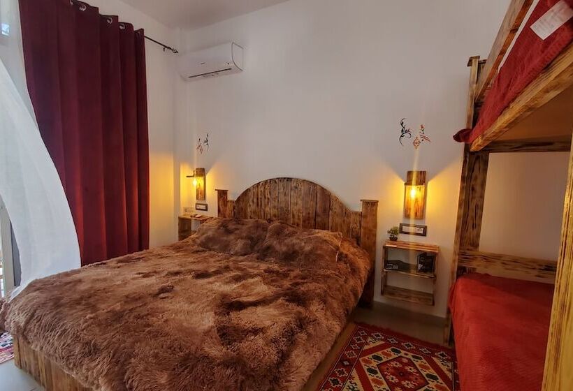 پانسیون Clockwise Gjirokaster