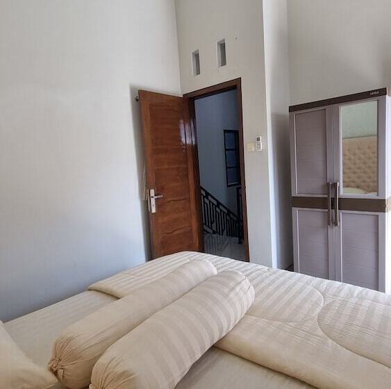 پانسیون Oemah Wisata Ringinsari