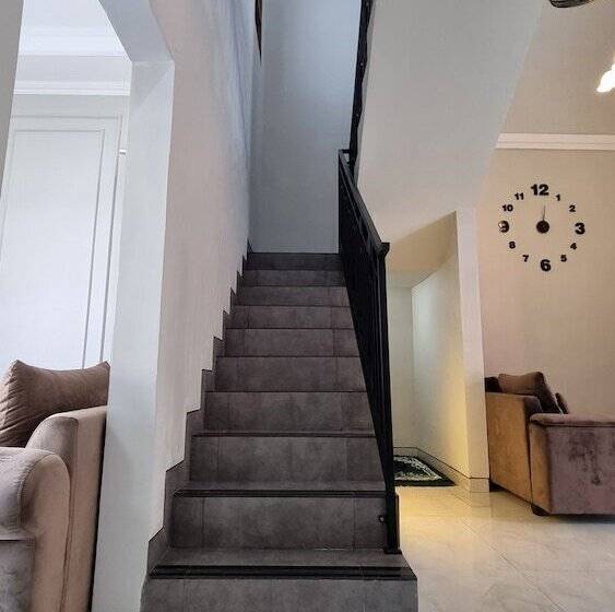 پانسیون Oemah Wisata Ringinsari