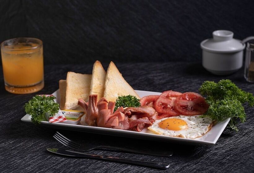 Queen Cafe Hotel & Pub