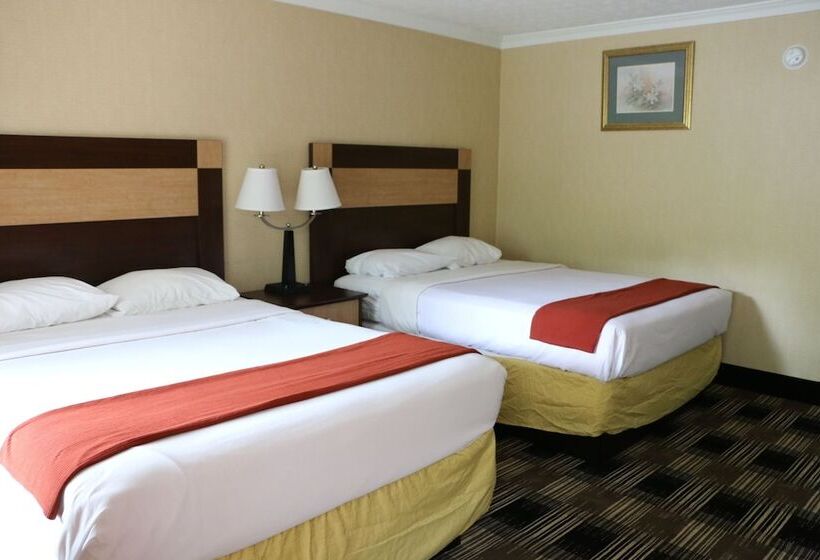 هتل Castlewood Inn