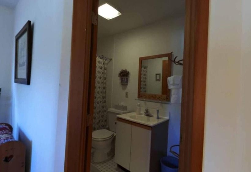 هتل Chesapeake Inn Of Lenox