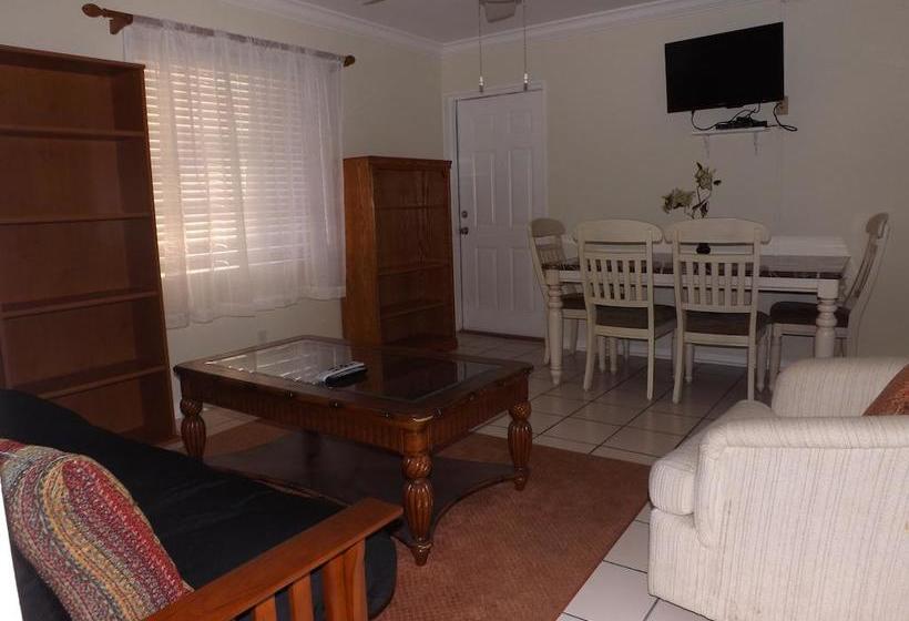هتل Eamon James Apartments & Suites
