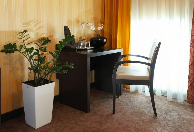 ホテル Iskierka Business & Spa