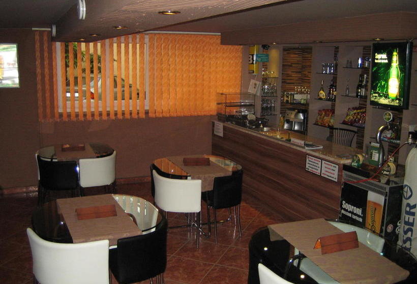 酒店 Napsugár Panzió