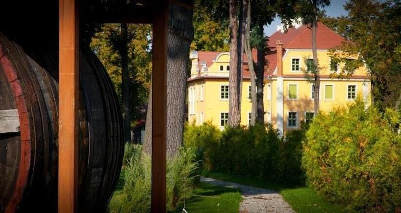 Pałac Wiechlice   Hotel, Restaurant, Spa