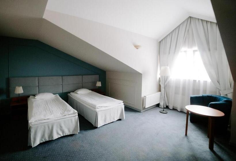 בית מלון כפרי Senator