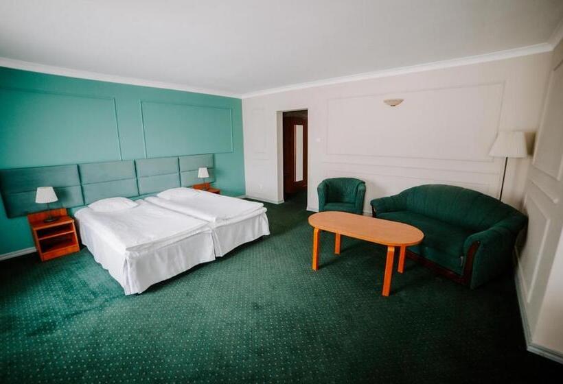 בית מלון כפרי Senator