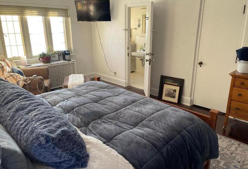 مبيت وإفطار The Brower House