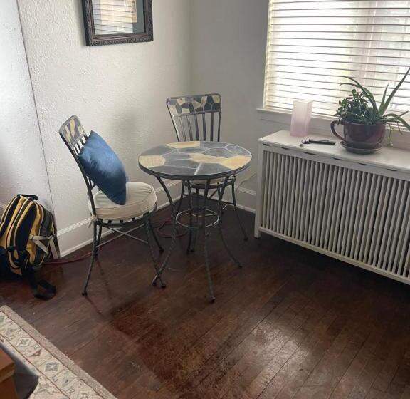 مبيت وإفطار The Brower House