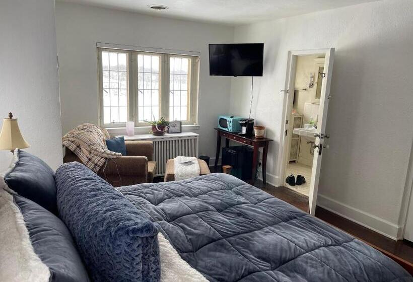 مبيت وإفطار The Brower House