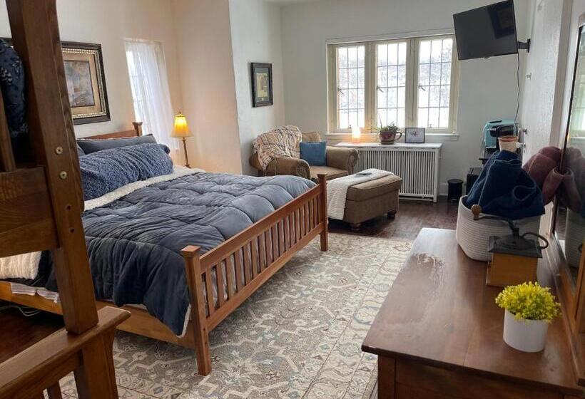 مبيت وإفطار The Brower House