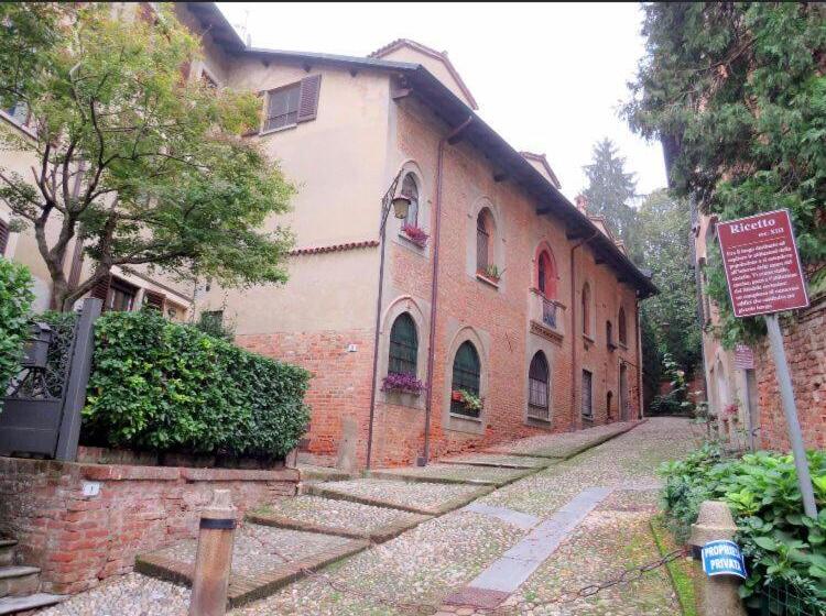 Bed & Breakfast Monti 85