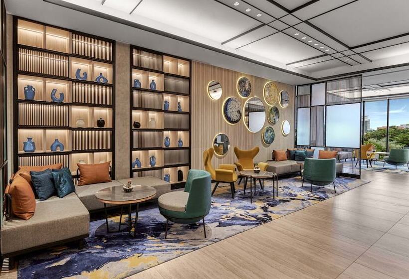 هتل Hyatt Place Makassar