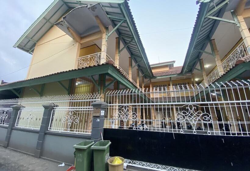 Отель Oyo Life 93265 Kos Cendana Seruni Raya