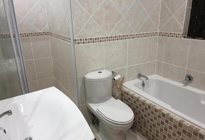 بنسيون Grace Avenue Townhouse